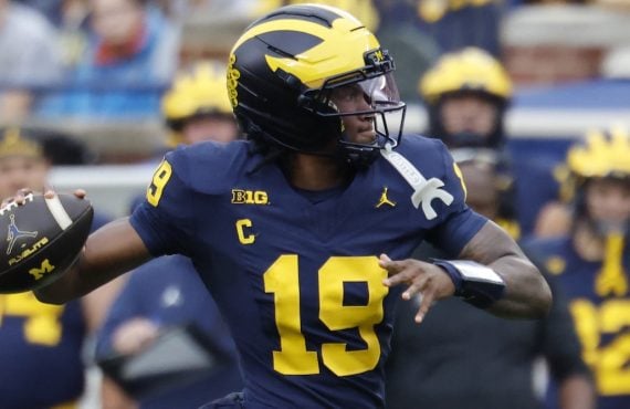 Iowa-Michigan Picks, Predictions & Odds: College Football Week 4